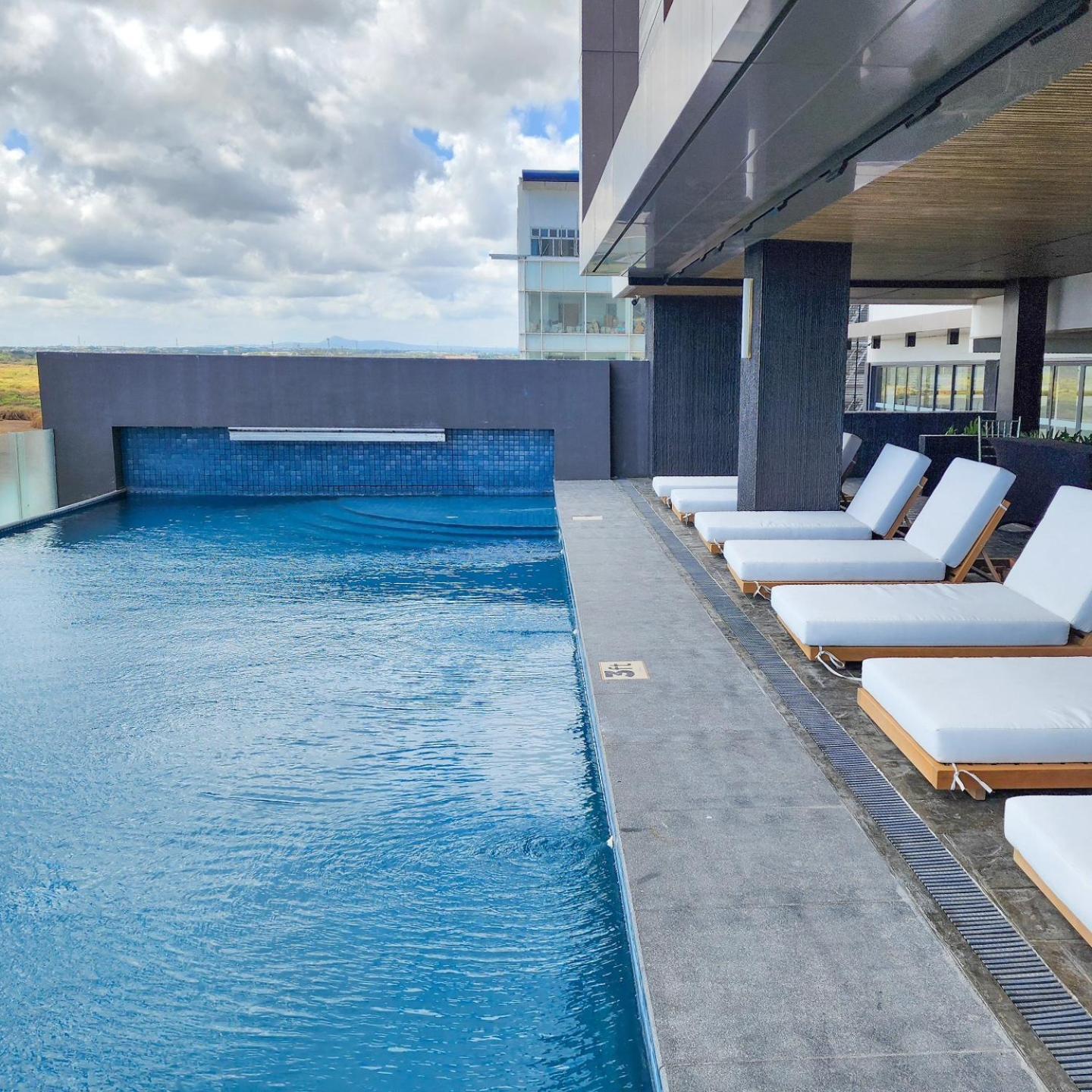 Elijah Hotel 다스마리냐스 외부 사진