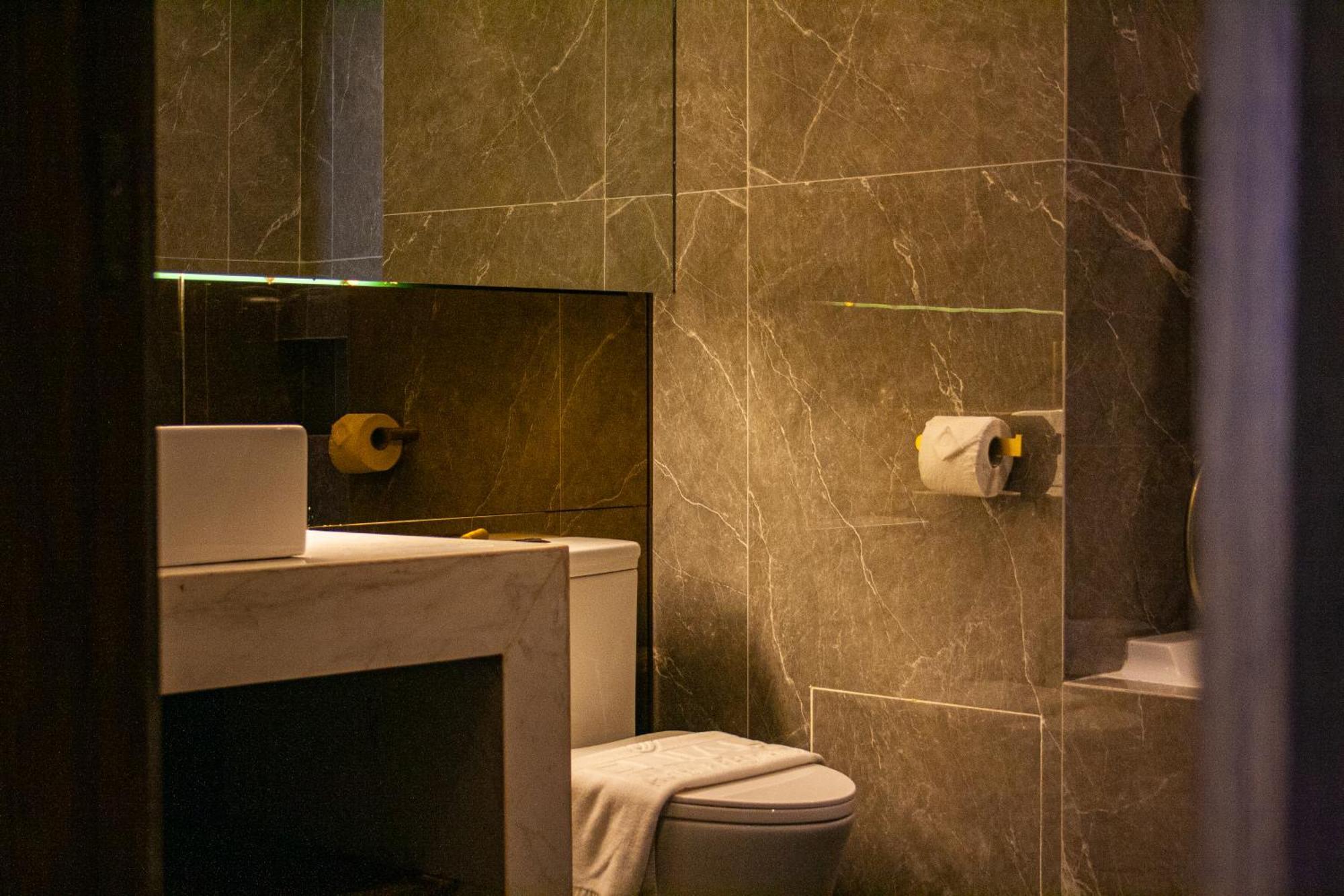 Elijah Hotel 다스마리냐스 외부 사진